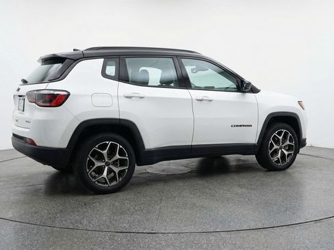 Used 2025 Jeep Compass Limited image 9