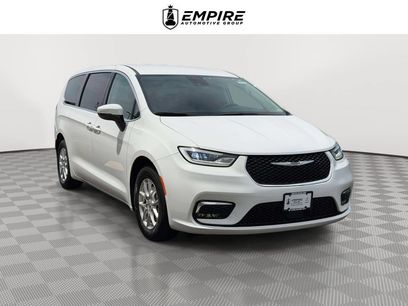 Used 2023 Chrysler Pacifica Touring-L