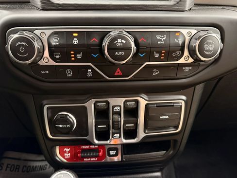 Used 2018 Jeep Wrangler Unlimited Rubicon AWD/4WD image 19