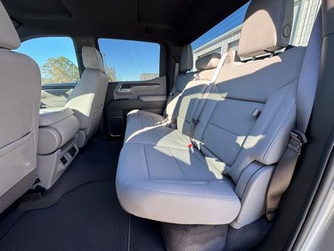 New 2026 GMC Sierra 1500 SLT image 9