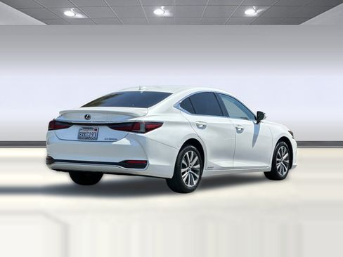 Used 2021 Lexus ES 300h w/ Accessory Package FWD image 9