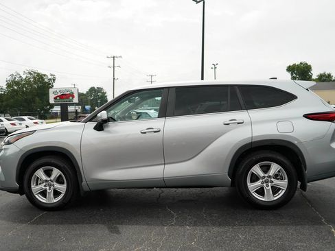 Used 2023 Toyota Highlander LE AWD/4WD image 24