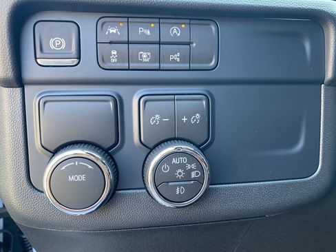 New 2026 Chevrolet Suburban Premier image 30