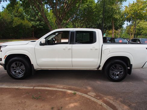 Used 2025 Nissan Frontier SV RWD image 4