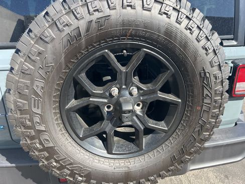 Used 2025 Jeep Wrangler Willys image 23