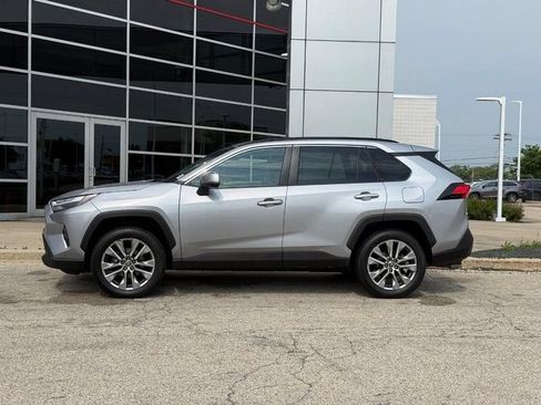 Used 2022 Toyota RAV4 XLE Premium AWD/4WD image 6