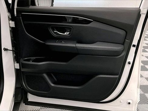 Used 2023 Honda Pilot EX-L image 17