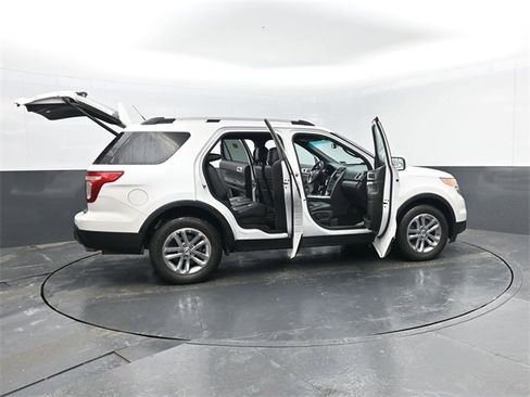 Used 2012 Ford Explorer XLT image 30