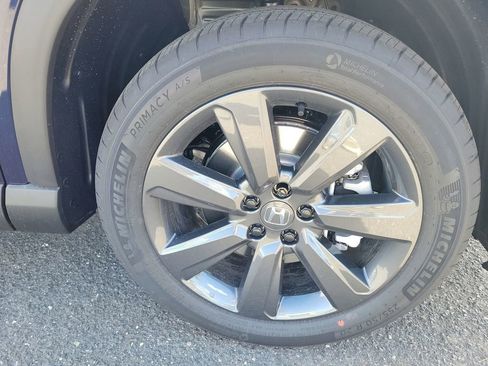 New 2025 Honda Pilot Sport image 11