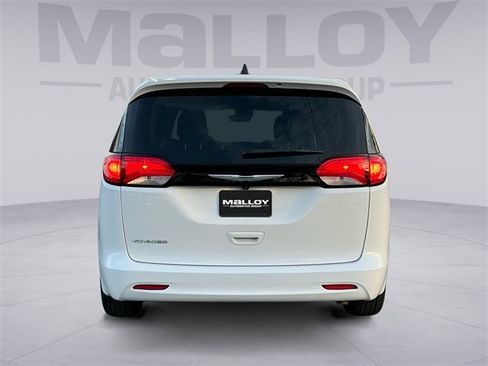 Used 2024 Chrysler Voyager LX image 4