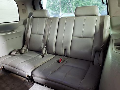 Used 2007 GMC Yukon SLT w/ SLT Preferred Equipment Group RWD image 11