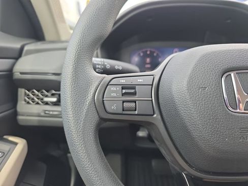 Used 2023 Honda Accord EX image 19