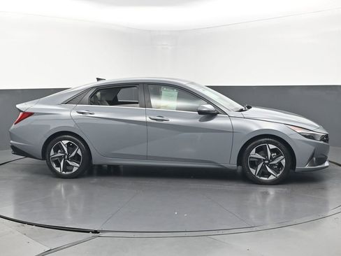 Used 2023 Hyundai Elantra Limited FWD image 6