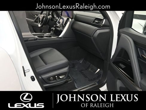 Used 2024 Lexus LX 600 4WD w/ Luxury Package image 15
