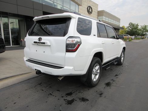 Used 2021 Toyota 4Runner SR5 Premium w/ Moonroof Package RWD image 9