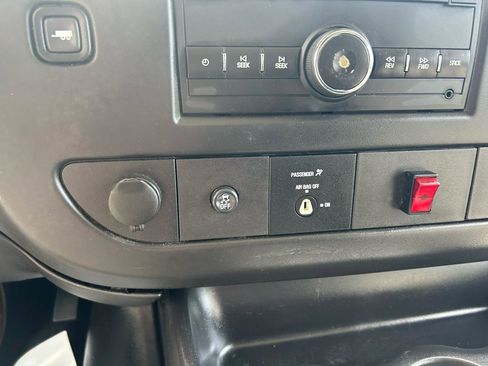 Used 2015 Chevrolet Express 2500 RWD image 15