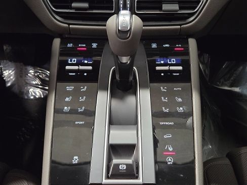 Certified 2026 Porsche Macan AWD/4WD image 21