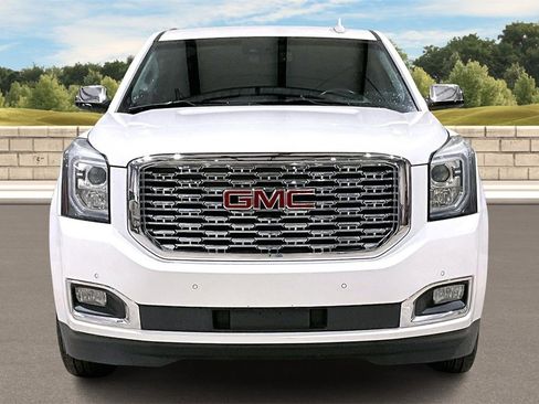 Used 2018 GMC Yukon XL SLT image 3