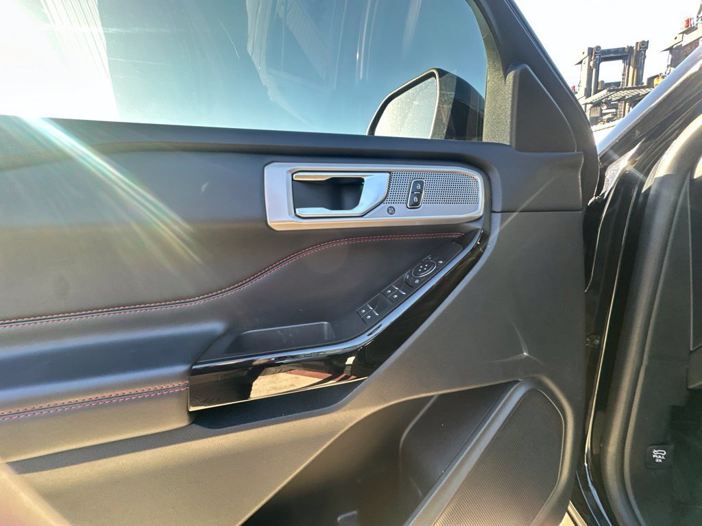 Used 2023 Ford Explorer ST-Line w/ Class IV Trailer Tow Package RWD image 18