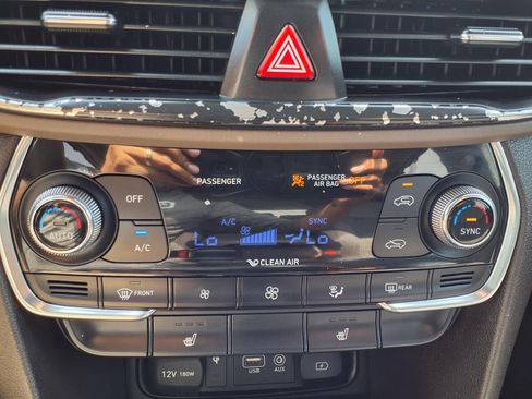 Used 2020 Hyundai Santa Fe SEL w/ Convenience Package image 12