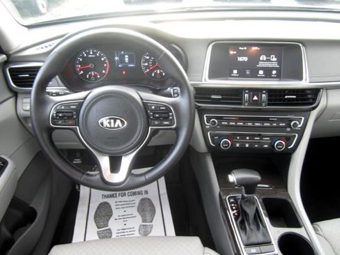 Used 2018 Kia Optima EX image 9