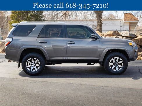 Used 2017 Toyota 4Runner SR5 Premium image 7