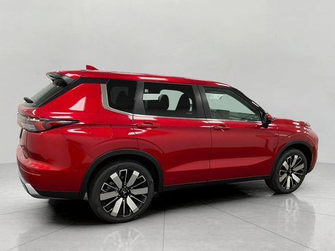 New 2025 Mitsubishi Outlander SE image 2