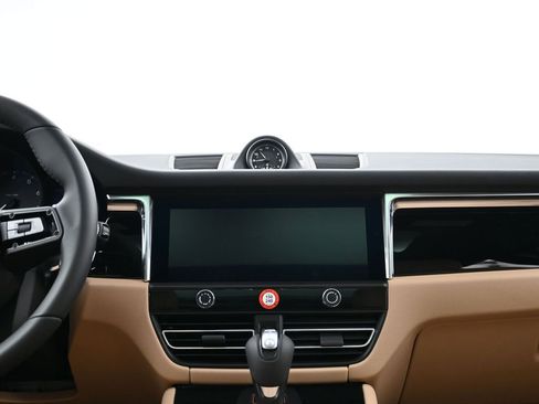 Certified 2026 Porsche Macan AWD/4WD image 11