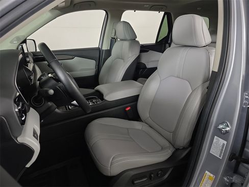 Certified 2025 Honda Pilot Touring image 16