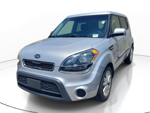 Used 2013 Kia Soul FWD image 3