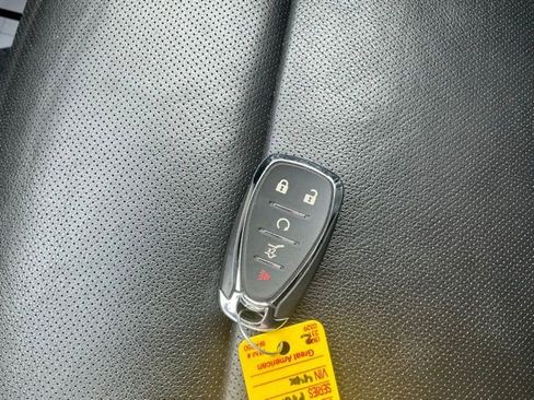 Used 2023 Chevrolet Traverse Premier FWD image 31