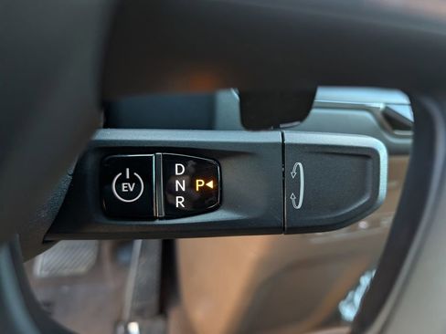 Certified 2024 Kia EV9 Land image 29