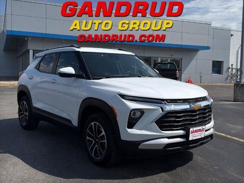 Used 2024 Chevrolet TrailBlazer LT w/ Convenience Package AWD/4WD image 1
