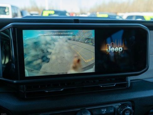 Used 2024 Jeep Wrangler Unlimited w/ Convenience Group image 18