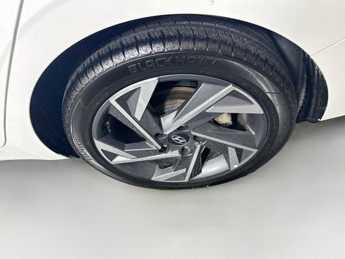 Used 2025 Hyundai Elantra SEL FWD image 11