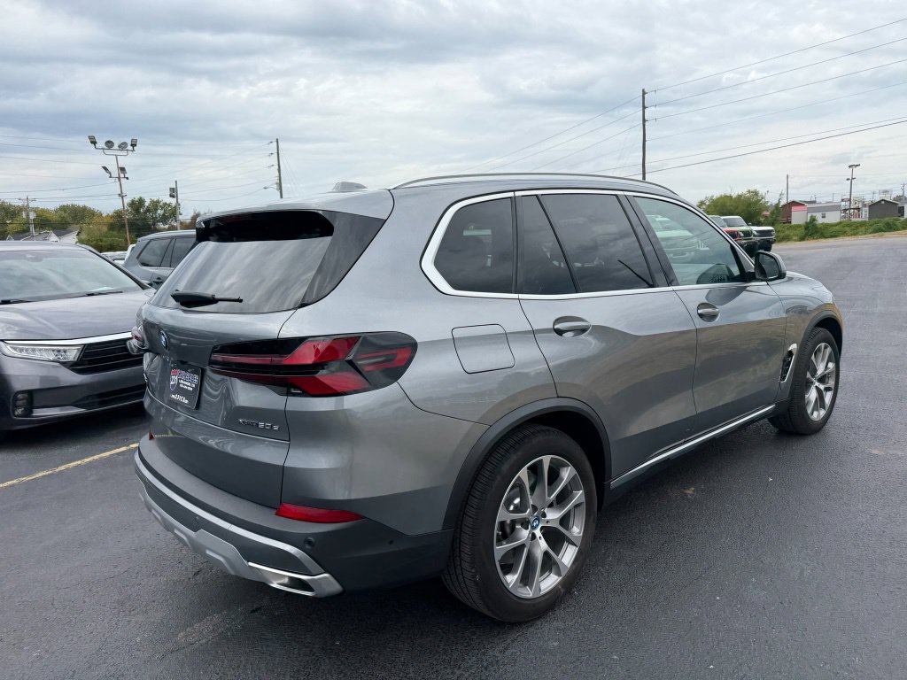 Used 2024 BMW X5 xDrive50e w/ Premium Package AWD/4WD image 3