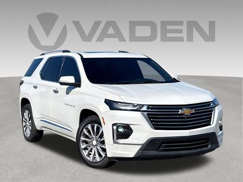 Used 2023 Chevrolet Traverse Premier FWD image 1