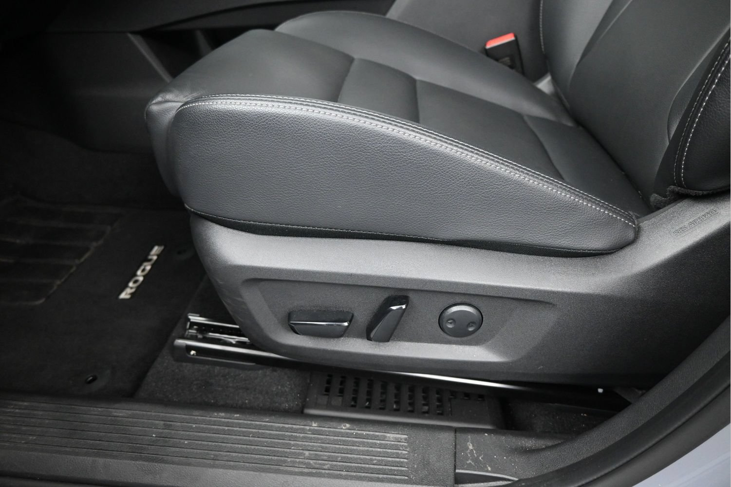 Certified 2025 Nissan Rogue SL w/ Tech Package AWD/4WD image 10