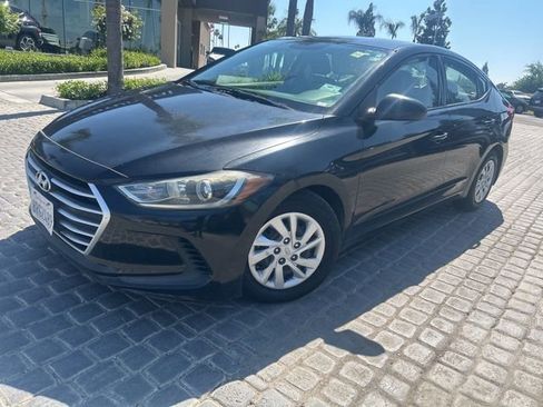 Used 2017 Hyundai Elantra SE image 2