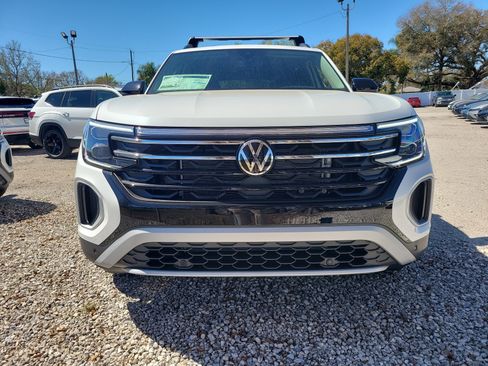 New 2026 Volkswagen Atlas Peak Edition image 3