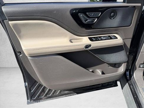 Used 2021 Lincoln Aviator Reserve w/ Equipment Group 201A AWD/4WD image 12