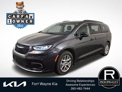 Used 2022 Chrysler Pacifica Touring-L FWD image 1