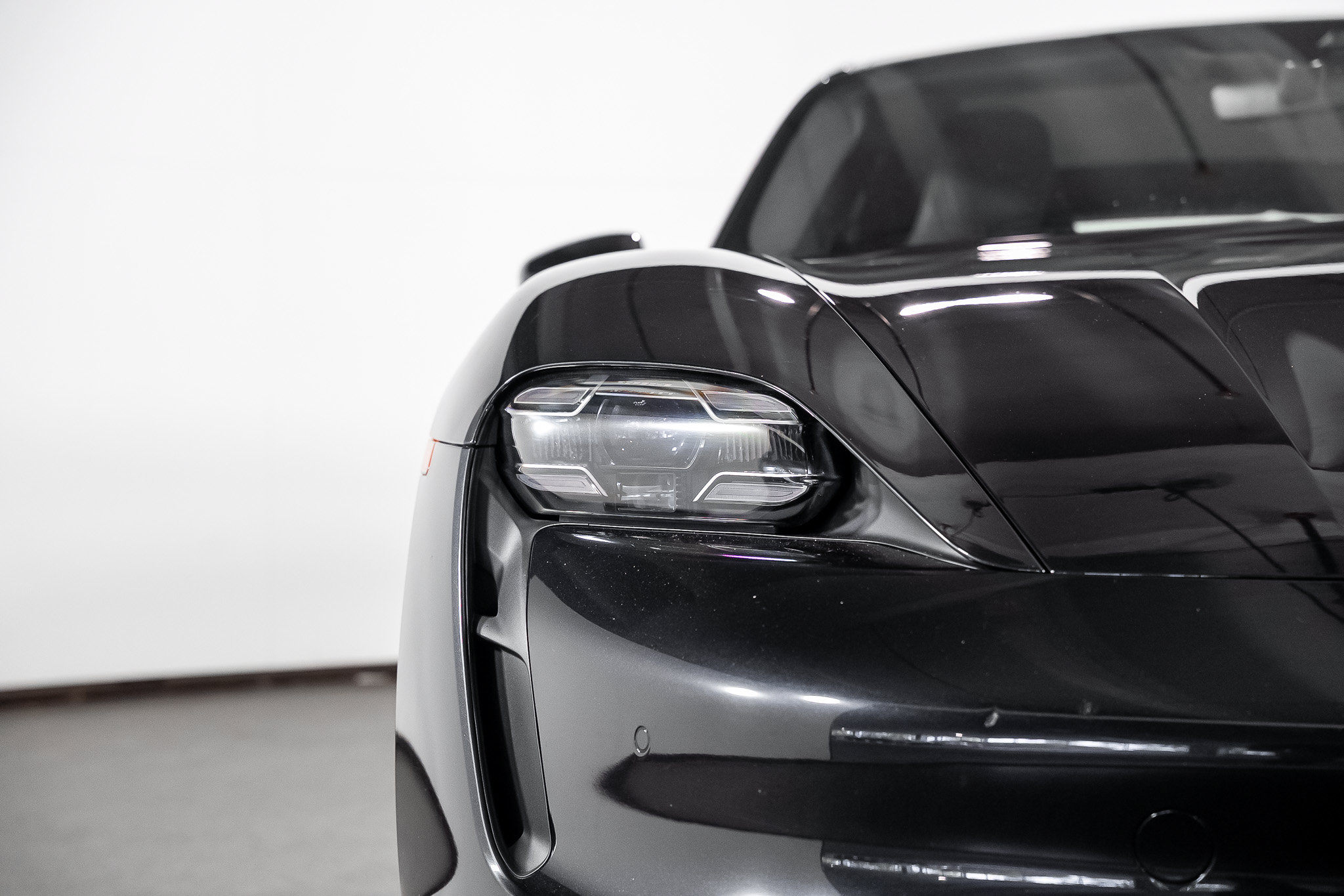 Used 2024 Porsche Taycan 4S AWD/4WD image 6