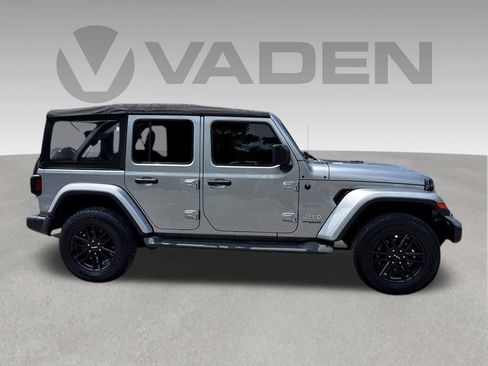 Used 2019 Jeep Wrangler Unlimited Sahara AWD/4WD image 18