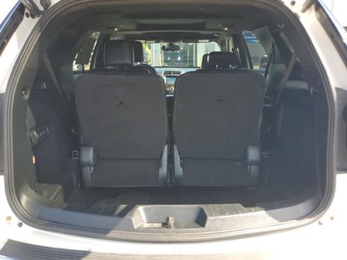Used 2018 Ford Explorer Limited w/ Equipment Group 301A FWD image 9