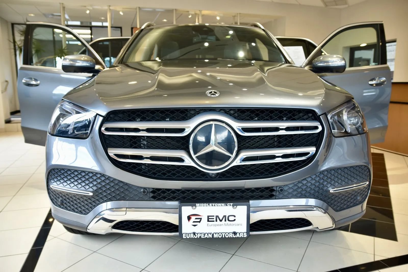 Used 2023 Mercedes-Benz GLE 350 4MATIC w/ Premium Package image 2