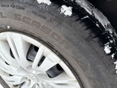 Used 2013 Toyota Camry LE image 9