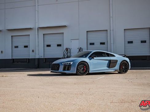 Used 2018 Audi R8 V10 w/ Premium Package image 15