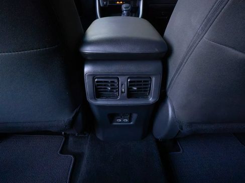 Used 2025 Toyota RAV4 XLE AWD/4WD image 18