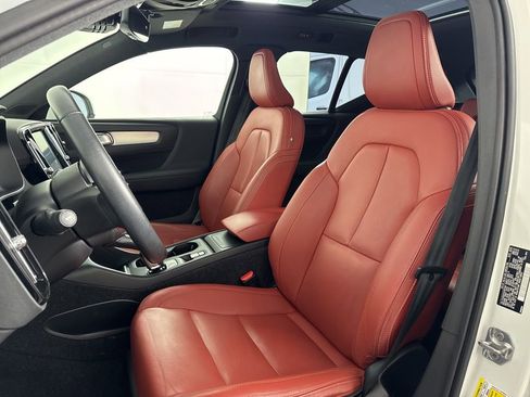 Used 2019 Volvo XC40 T5 Momentum image 26